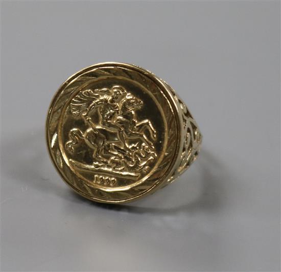 A 9ct gold ring embossed with half sovereign decoration, size M.